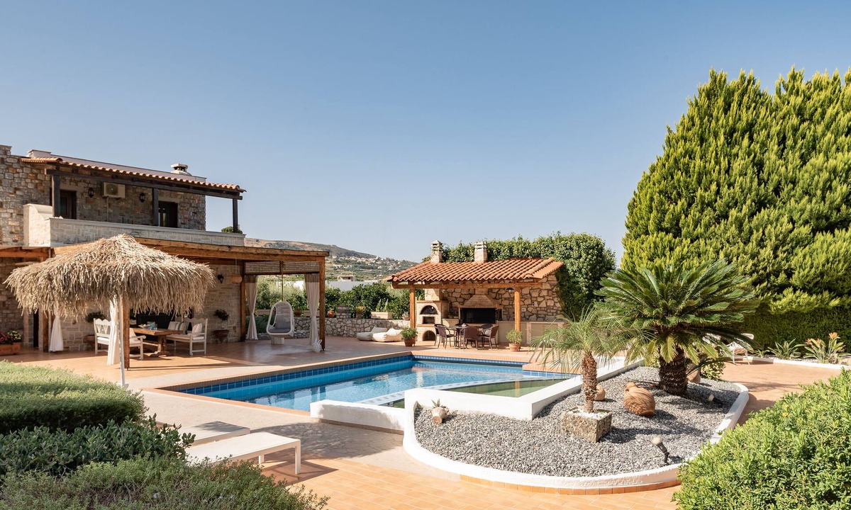 Pigi Villa | Agnes Villa, Unrivalled Living with Private Pool & Walking distance to amenities