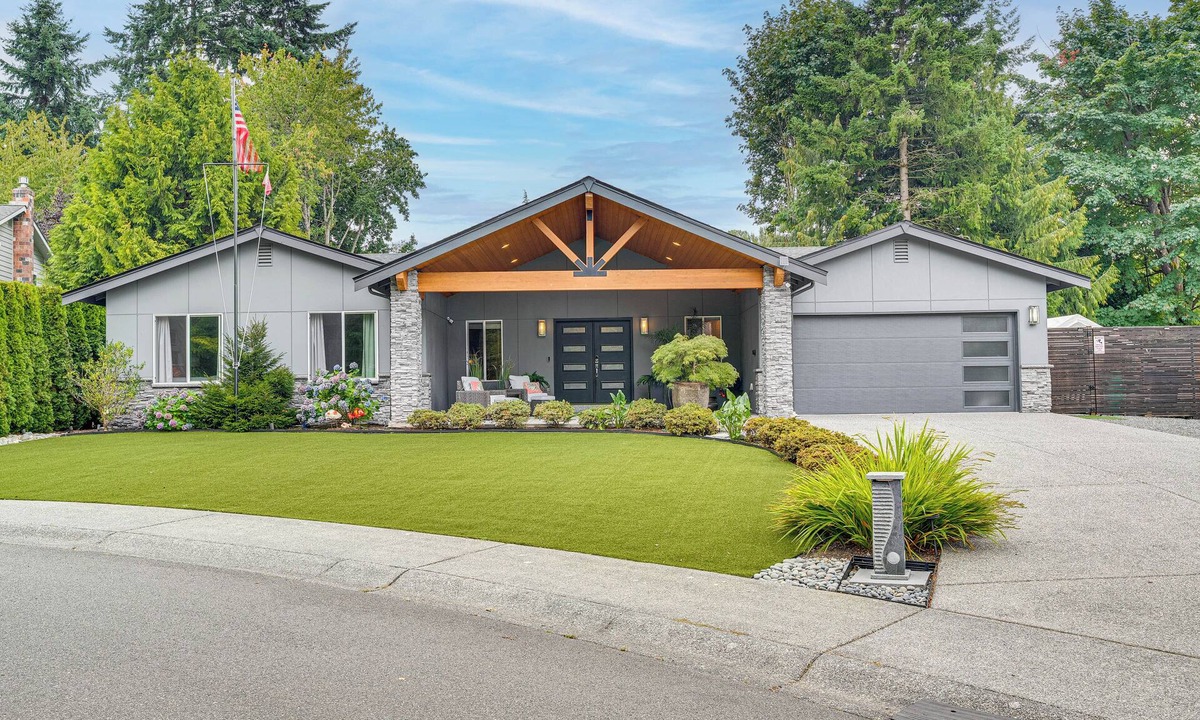 Silver Lake House | Amazing Outdoor Space! Everett Escape w/Hot Tub
