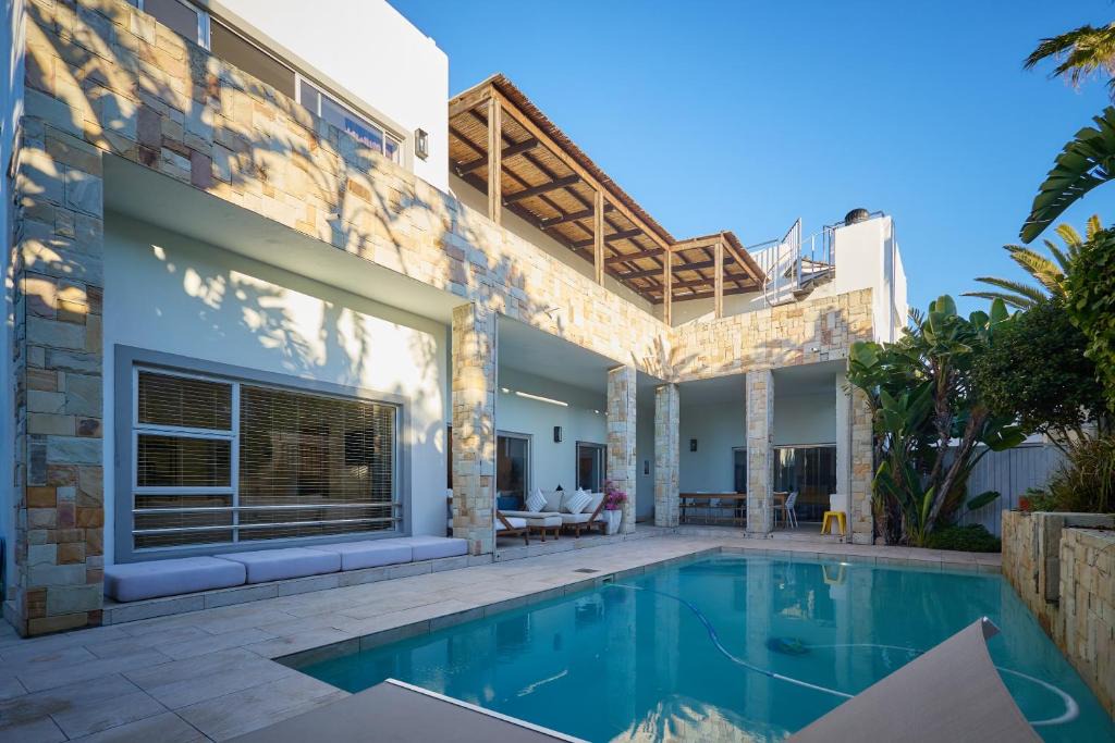 Sunset Beach Hotel | Atlantic Palms Courtyard