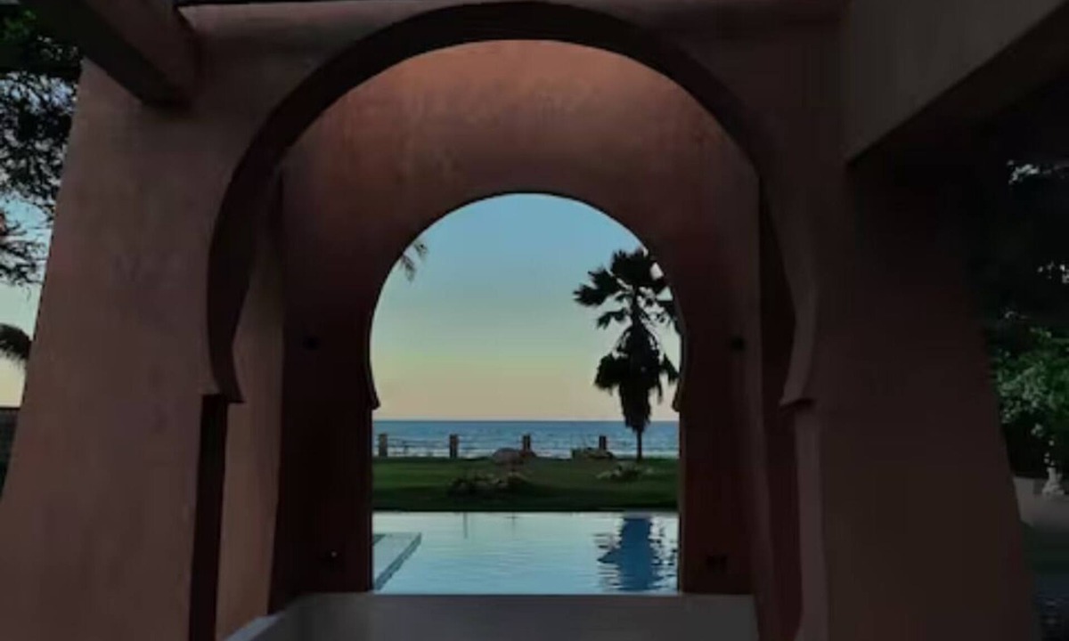 Galu Beach Villa | Beach Front Penthouse