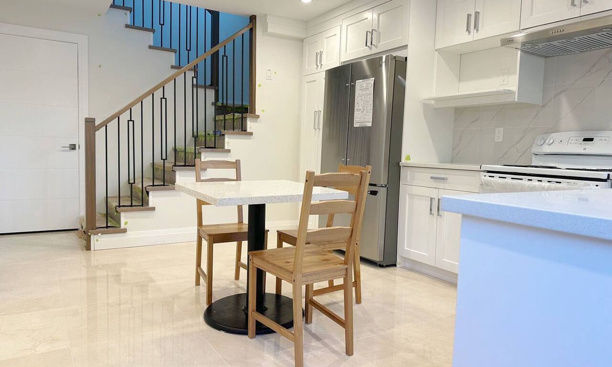Arbutus Ridge House | Bright Cozy 2-Bed Room Near UBC, beach and Downtown