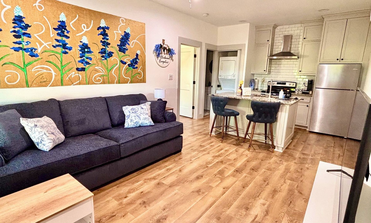 Woodway House | Charming Bluebonnet Bungalow: 1BR Guest House w/Kitchen, WiFi + AC - Waco, TX