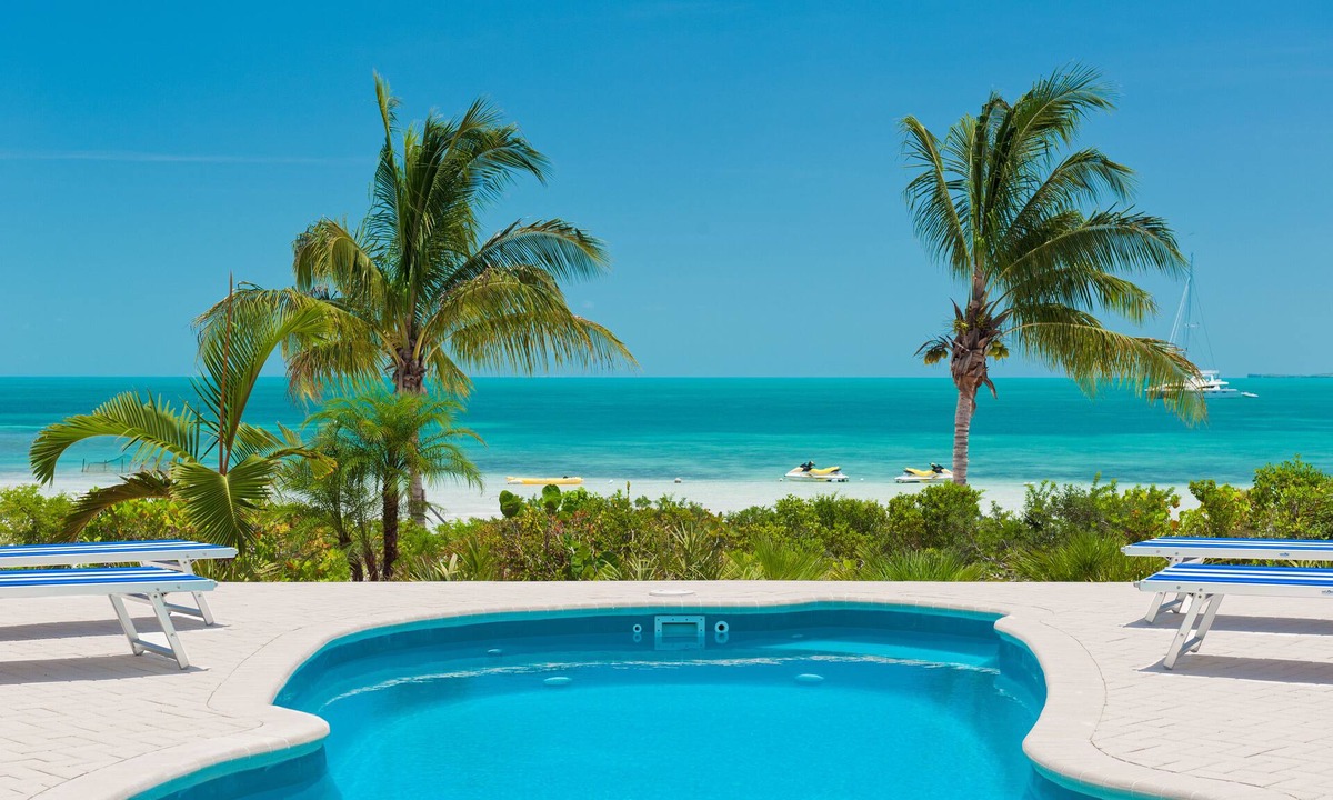Ocean Point Villa | Coconut Beach Villa! BEACHFRONT Sapodilla! Private Pool! Luxury Family Friendly!