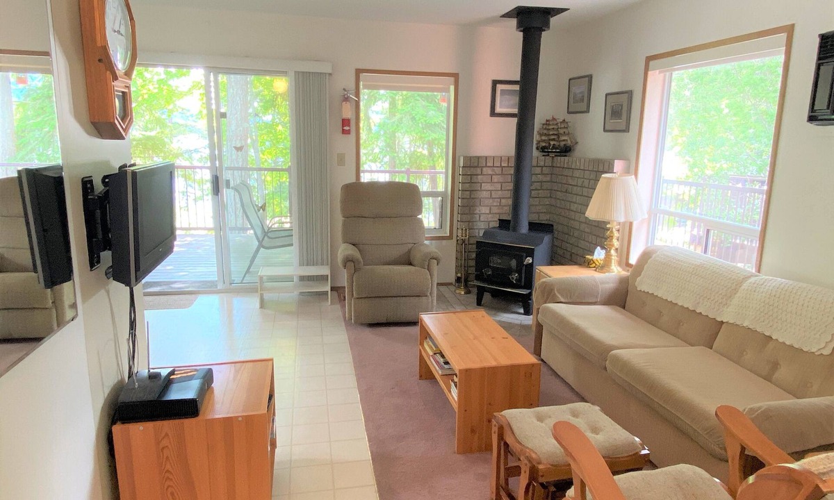 Sicamous Cabin | Cozy Cabin in Buena Vista Resort w/Boat Slip, Beach/Lake Access, Kayaks, Park.