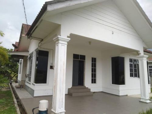 Pasir Mas Villa | Familia Homestay Tepi Sawah