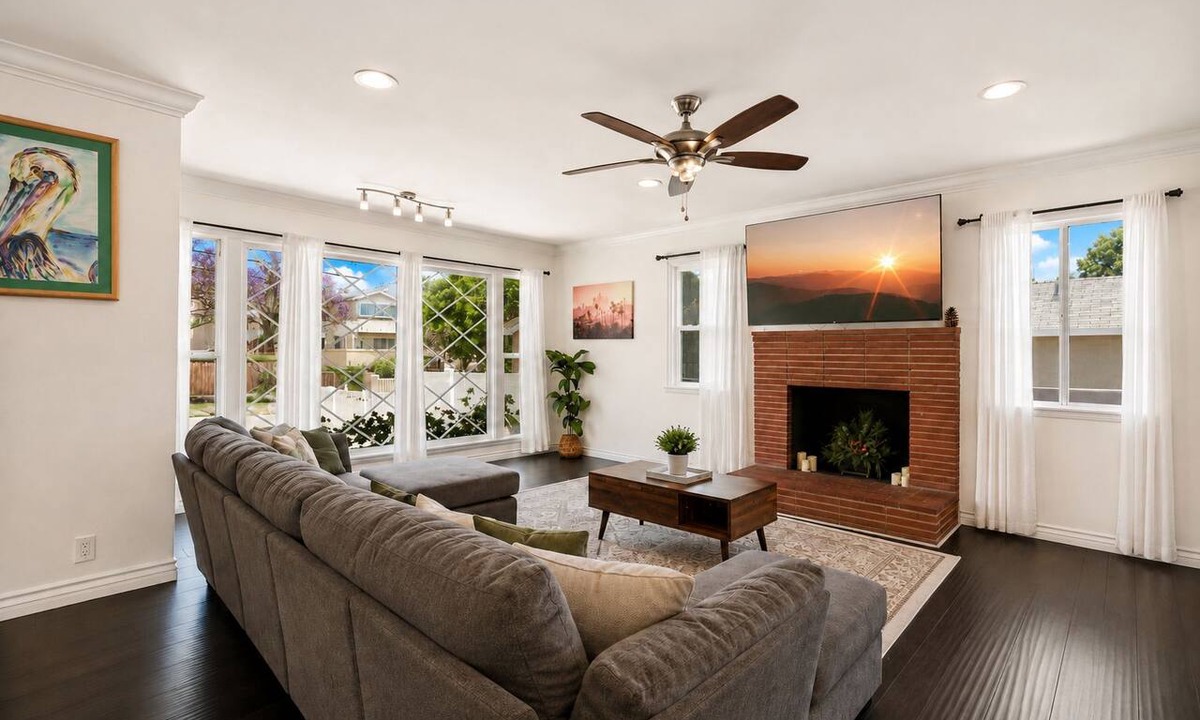 Inglewood House | Family House w/large yard + AC near SoFi Stadium