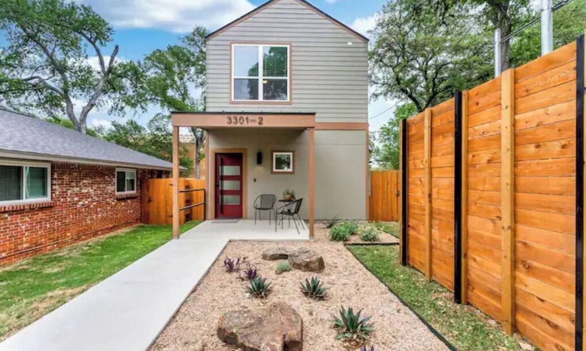South Lamar House | Great Location - Downtown, SOCO - SEC Football Miss State & Arkansas Available