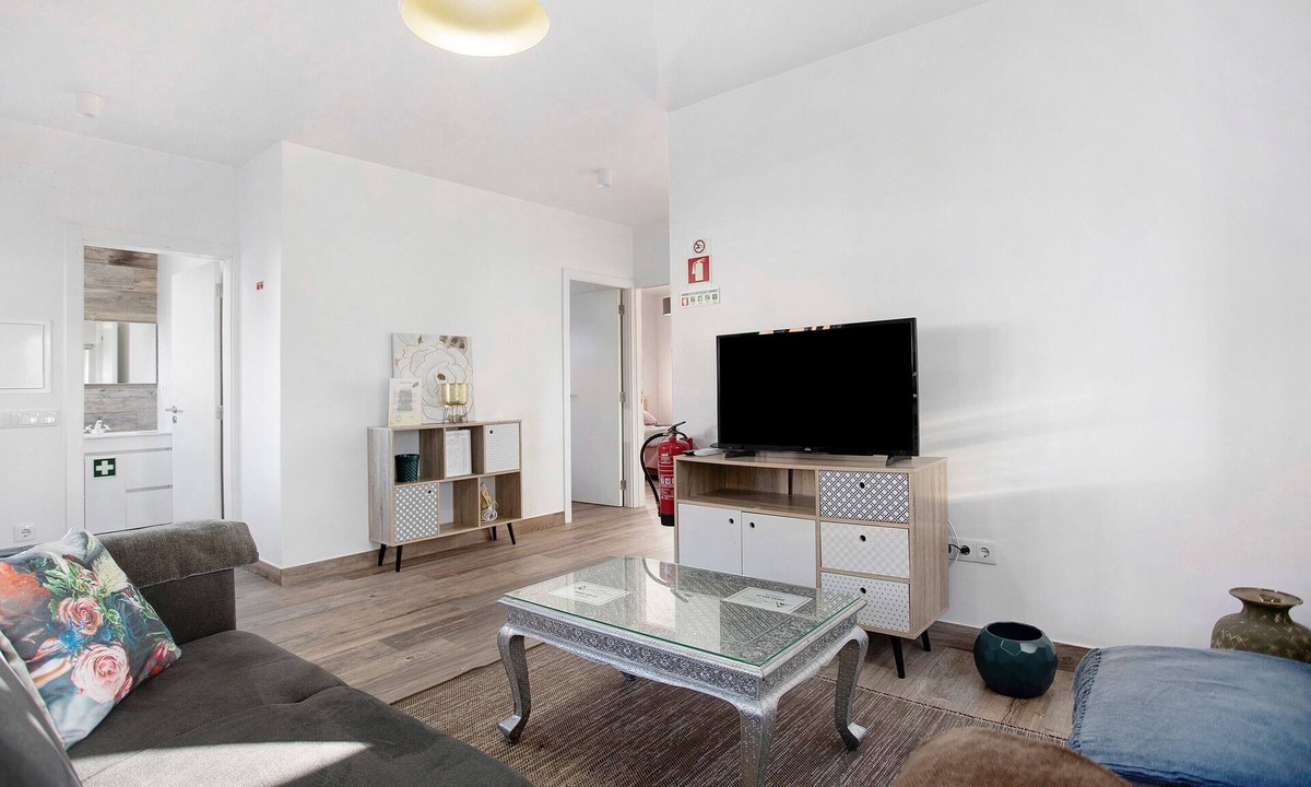 Leiria House | Holiday Home "Casa da Padaria" with Garden, Air Conditioning & Wi-Fi