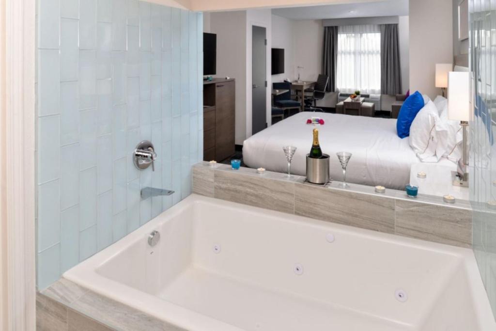 Mission Valley West Hotel | Holiday Inn Express & Suites San Diego - Mission Valley by IHG