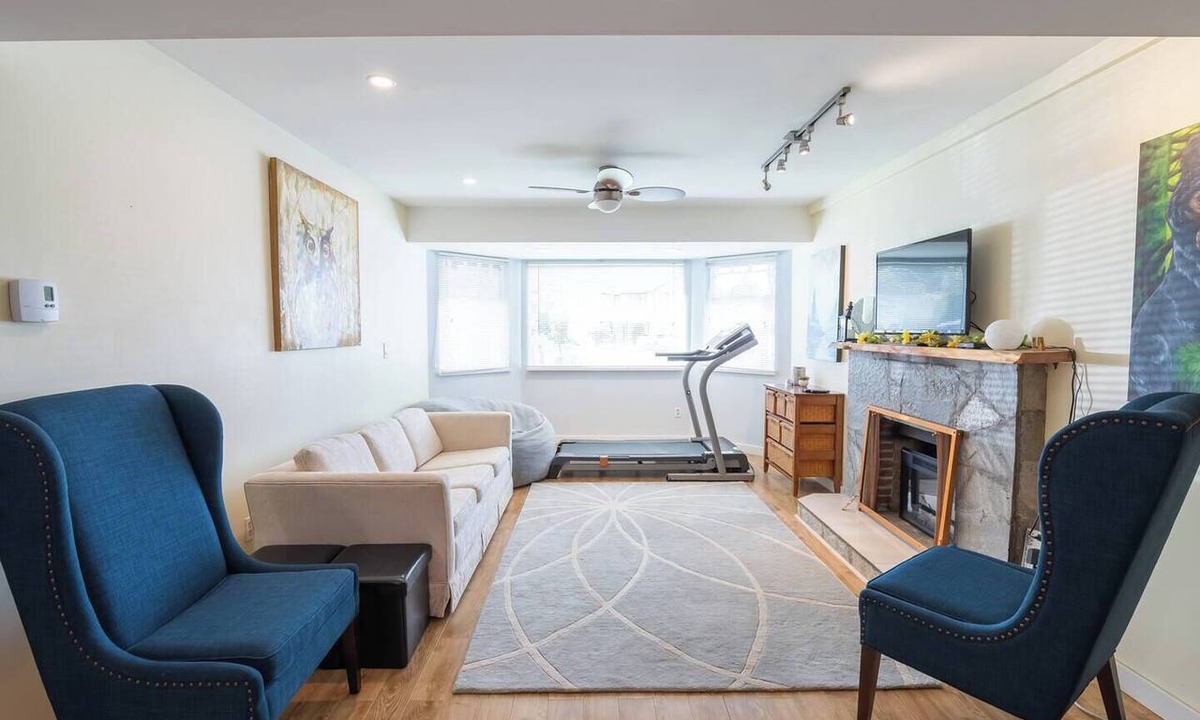 Walnut Grove House | Langley Suite Full Kitchen