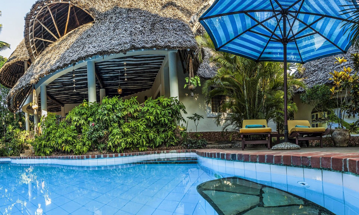 Galu Villa | Large luxury beachside villa with a pool, guesthouse, cook, gardener, and maid