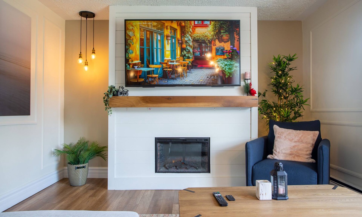 Lower Sackville House | Lavish Retreat: Serene Getaway in Lower Sackville