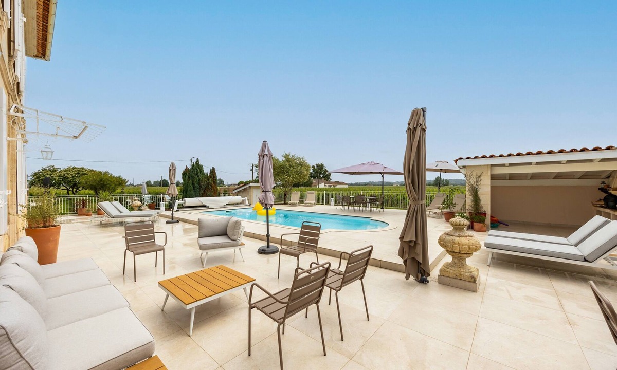 Saint-Sulpice-de-Faleyrens House | Maison du Grand Chêne: Holiday Home with Wi-Fi in the Heart of the Vineyards