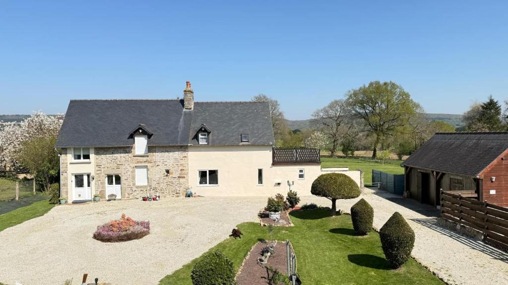 Barenton House | Maison la touchardiere