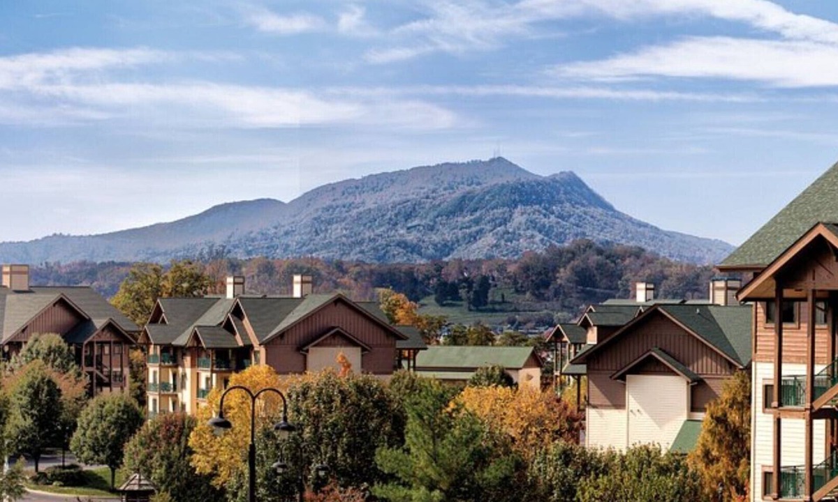 Sevierville Resort | Mountain Magic at Wyndham Smoky Mountains –The Ultimate Family Escape- 3 Bd. Dlx