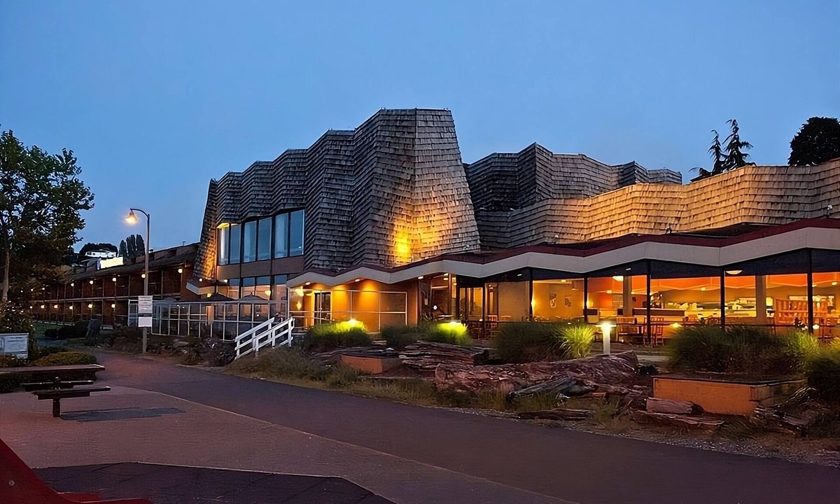 Port Angeles Resort | Nature Escape at Red Lion Hotel Port Angeles Harbor! Pool, Beach
