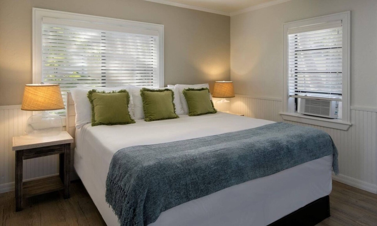 Islamorada Resort | Ocean Front Studio w/Kitchenette, Pool, Free Parking & Pet Friendly