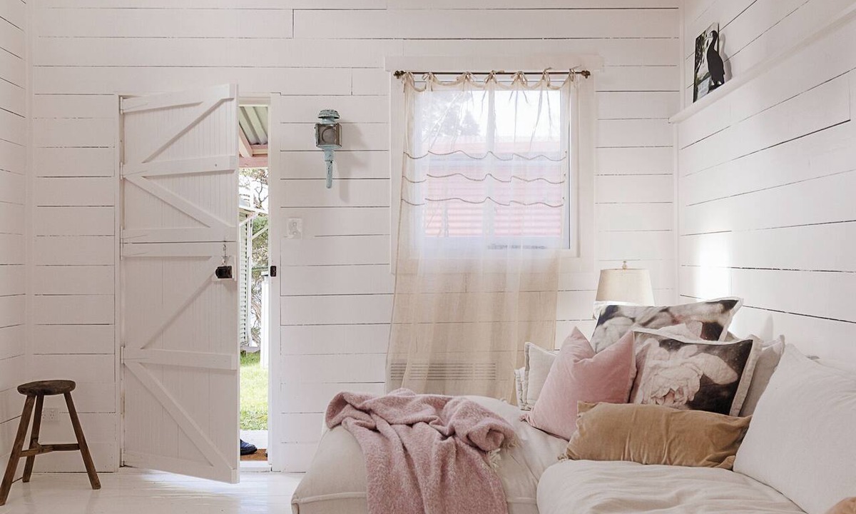 Strahan Cabin | Rosy Summers - Nurturing pink shack in secluded Lettes Bay, Strahan