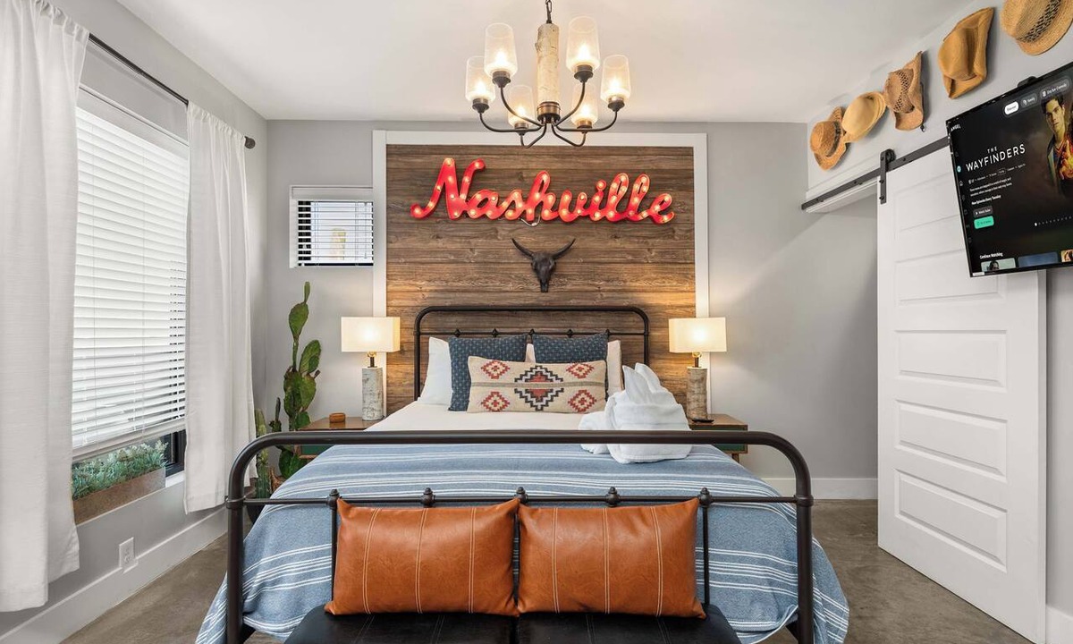 The Nations Apartment | Rustic Luxe Apt | Private Deck & Free Parking