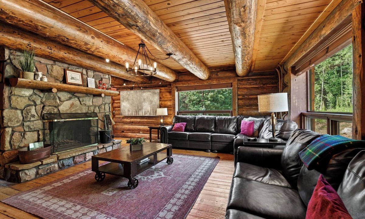 Purgatory Cabin | Rustic & Spacious Log Cabin w/Private Hot Tub, Amazing Views, 4 Miles to Ski