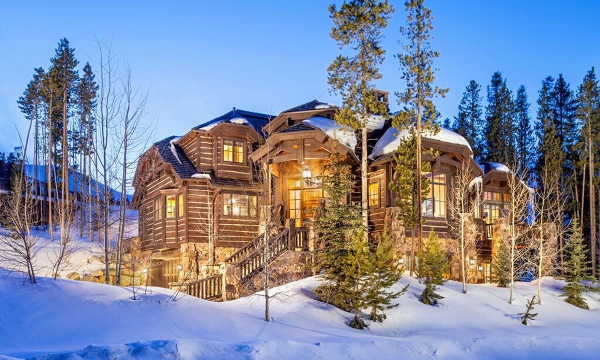 Four O'Clock House | Ski Bridge Lodge, a Luxury Ski-In, Ski-Out Home with Great Views and a Private Hot Tub!