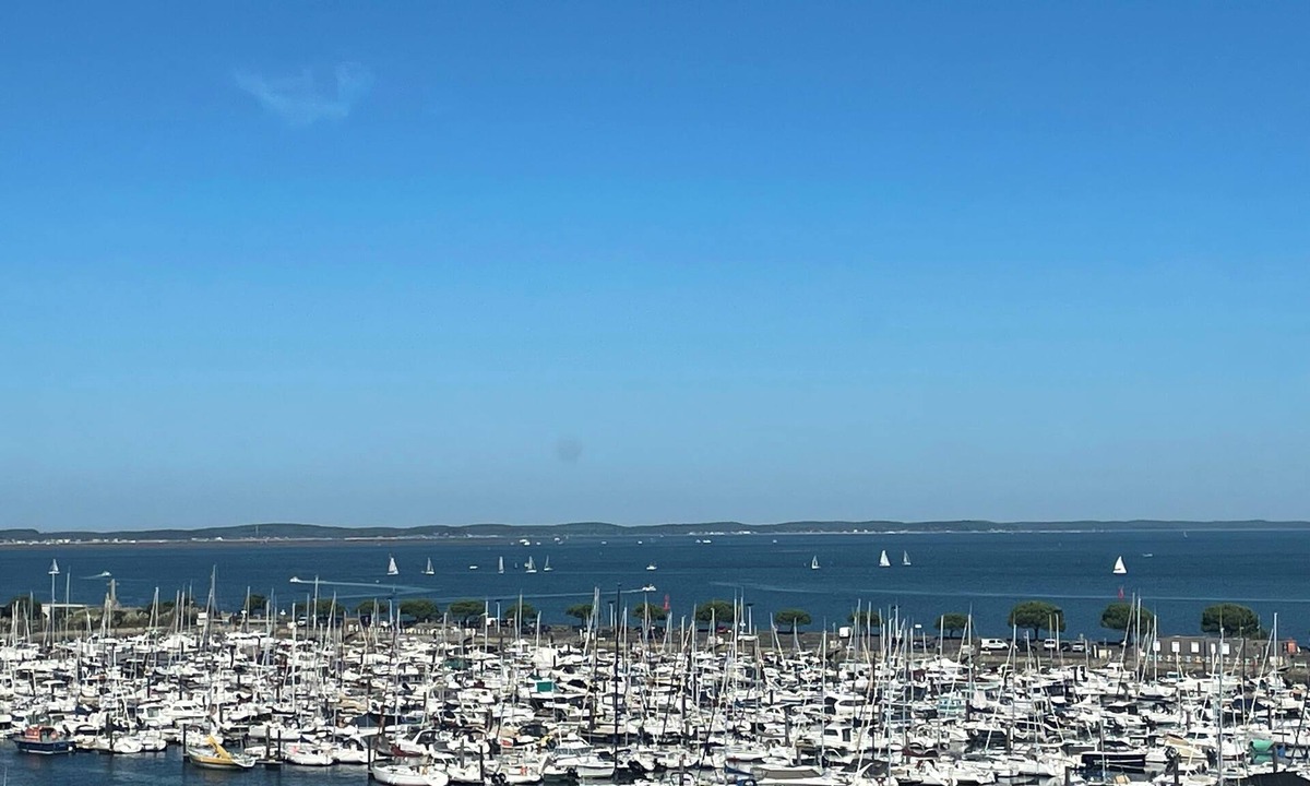 Arcachon Apartment | T2 in the port of Arcachon, private parking and swimming pool, beautiful view of the Bay of Arcachon