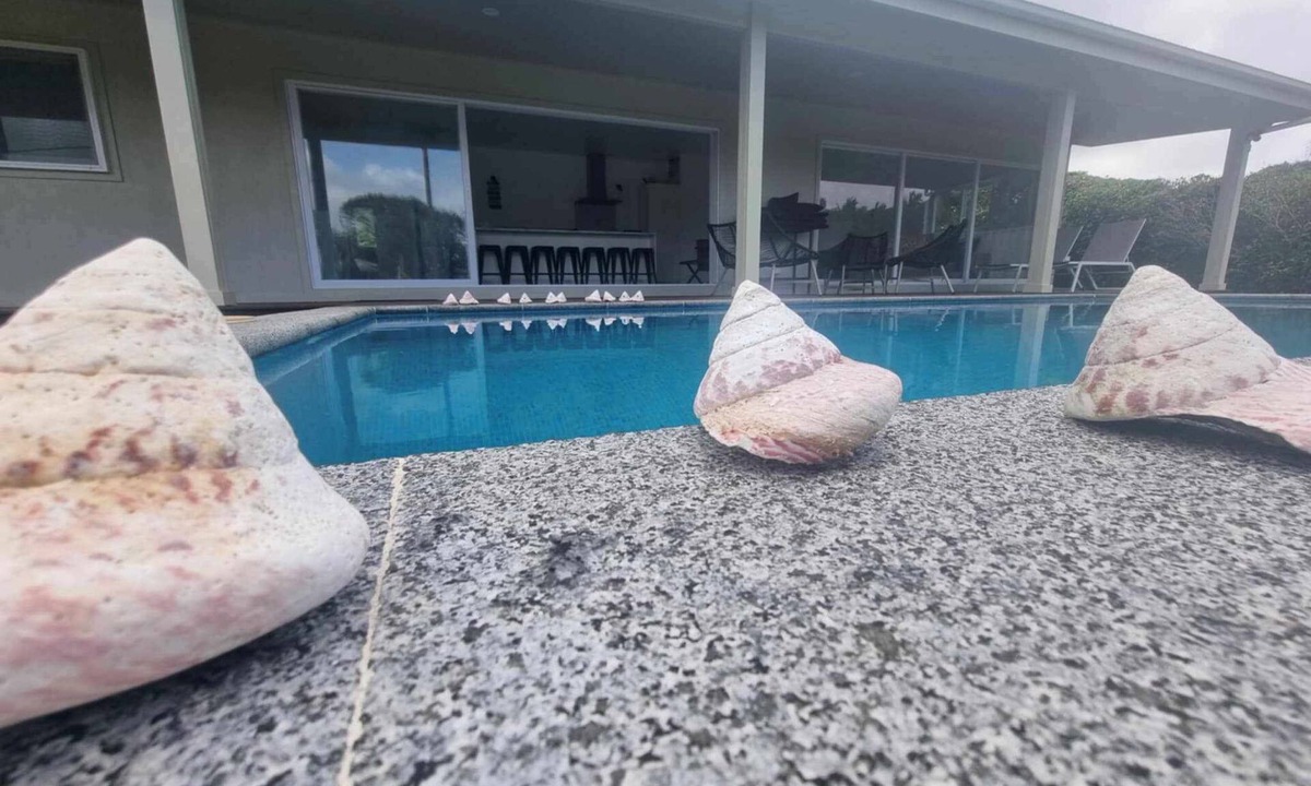 Muri Villa | Te Aro Villa 2 Modern Brand New 3brm villa with pool in Muri