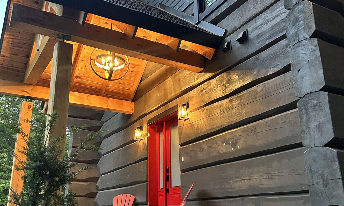 Les Collines-de-l'Outaouais Regional County Municipality Ski Chalet | The Cascade Range