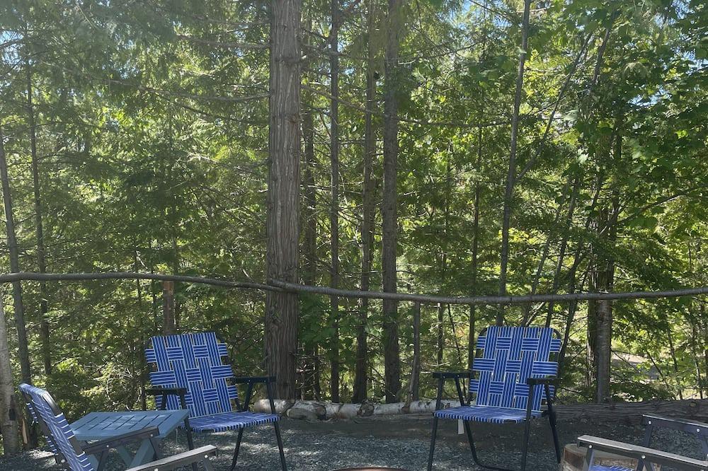 Magna bay House | The Hideout Trailer - close to Winery nestled in the mountains of the Shuswap