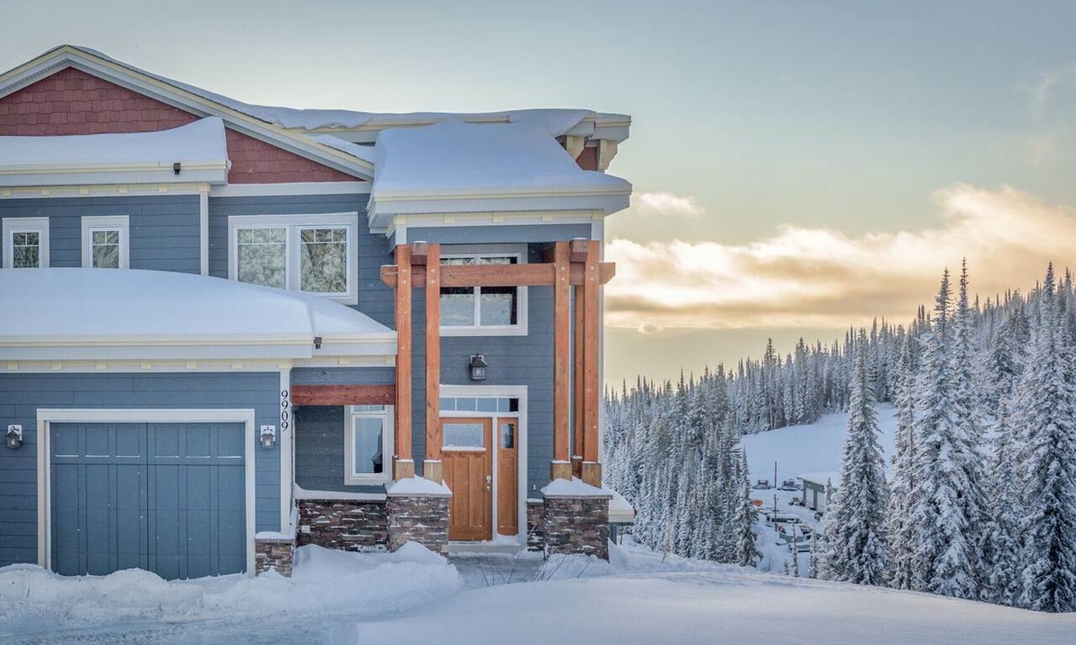 Silver Star Mountain House | Unrivalled Deluxe Ridge location Duplex with Amazing Views and good ski in/out