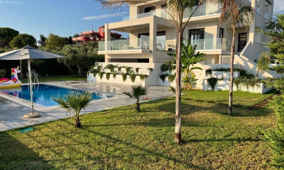 Akrotiri Villa | WHITE VILLA