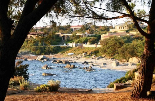 Marine de Davia Cabin | 2-room cottage, air conditioning, patio, garden, 100 m from the beach