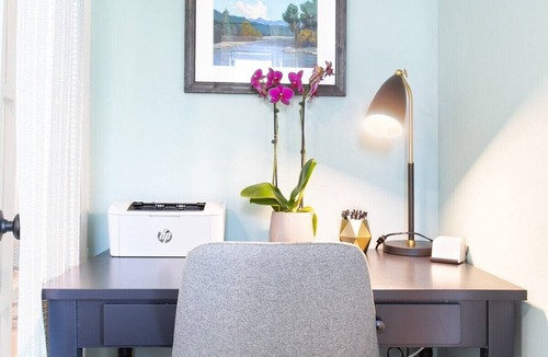 Whittier House | 2min Downtown Pearl St: Hot Tub + Sauna + Cold Plunge, Upscale & Family-Friendly