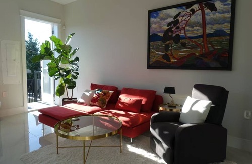 Arbutus Ridge House | 3 bed 3.5 bath modern luxurious home. Minutes to downtown, Airport and Granville