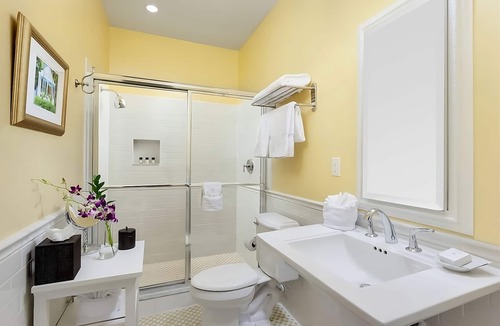 Uptown - Upper Duval Resort | 4 Deluxe 2 Queen Beds Rooms at Southernmost Beach Resort