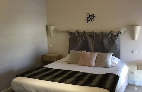 Flacey Hotel | 5 bedroom gite for 10 people, in a quiet location