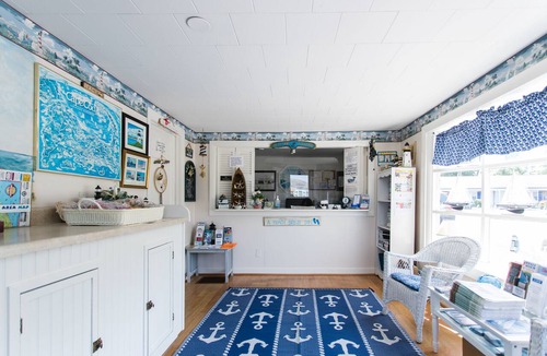 West Harwich Hotel | A Beach Breeze Inn