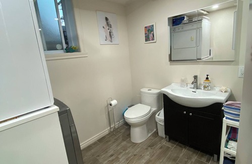 Laval-des-Rapides House | A large, very comfortable private room just 10 minutes from the subway.