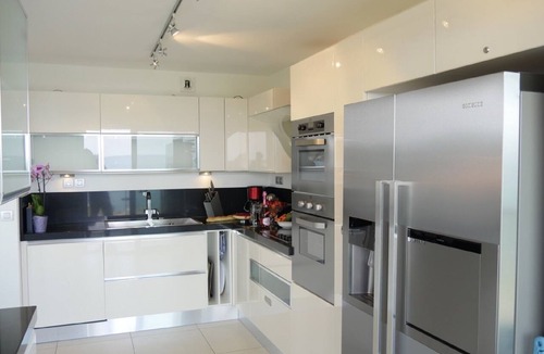 Antibes City Centre Apartment | A luxury apartment with stunning views over the bay of Antibes