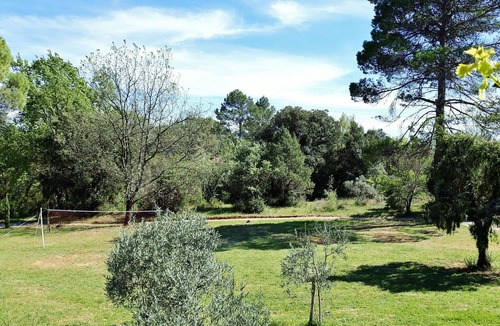 Entrecasteaux Villa | A peaceful villa with a swimming pool and hot tub in the heart of lush Provence.