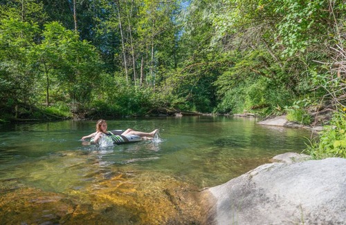 Maple Ridge Resort | A Retreat -Romantic,Private Hot Tub,Riverside,Forest, Private,Quiet, not a hotel
