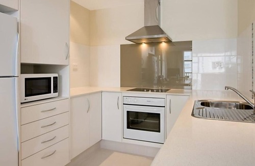 Coolangatta Resort | Absolute Beachfront Coolangatta Apart. sleep 6 available. Jan 2nd - 9th 2027