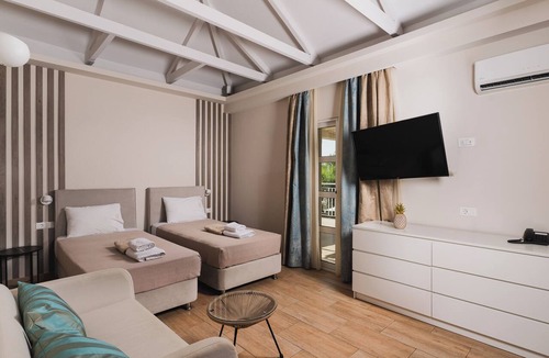 Kalamaki Hotel | Aeolos Boutique Hotel & Suites