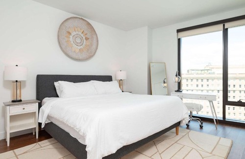 Bay Village Apartment | Back-Bay Lux Central 2BR Condo with Rooftop and Parking