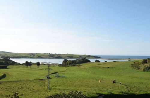 Mogro Apartment | Beachfront apartment with a pool 200 meters away and a paddle tennis court