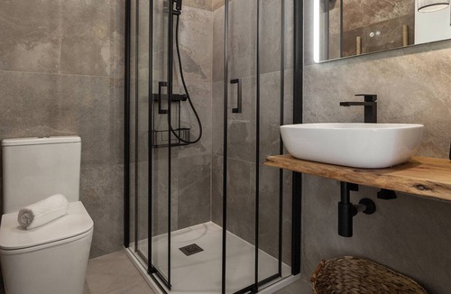 Peniche Villa | Beachside Hideaway - Elegant Coastal Getaway