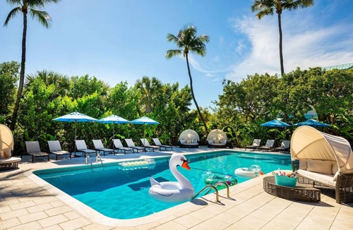 Islamorada Hotel | Beachside Solace: Room for Your Perfect Vacation | 3 Family Ready Stays