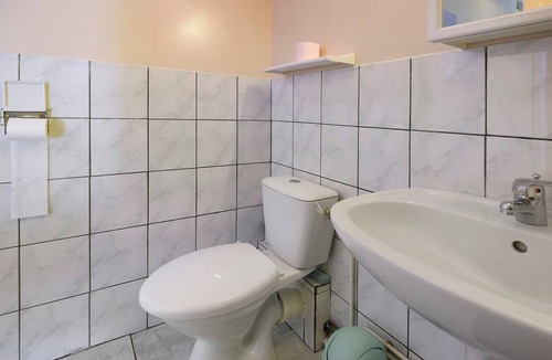Castillon Bed & Breakfast | Bed and Breakfast 'Chambre - La Campagne' with Shared Terrace, Shared Garden and Wi-Fi