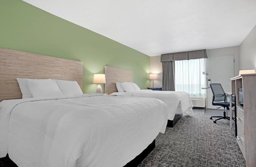 Navarre Hotel | Best Western Navarre Waterfront