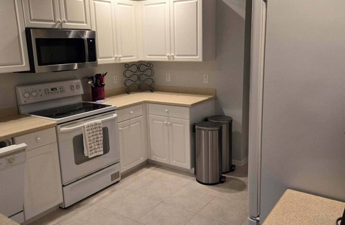 Naples Condo | Book 3 or 4 months in 2027 Bonus to You - 2 Bed/2Bath with Den